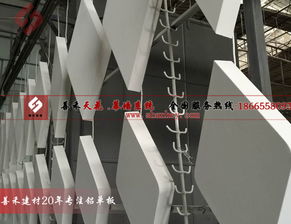 高端鋁單板的應用與優勢 中山利和土豪金外墻及沖孔石紋鋁單板解析